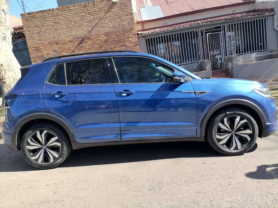 2020 VOLKSWAGEN T CROSS 1.0 TSI R LINE COMFORTLINE AUTOMATIC TRANSMISSION IN EXCELLENT CONDITION