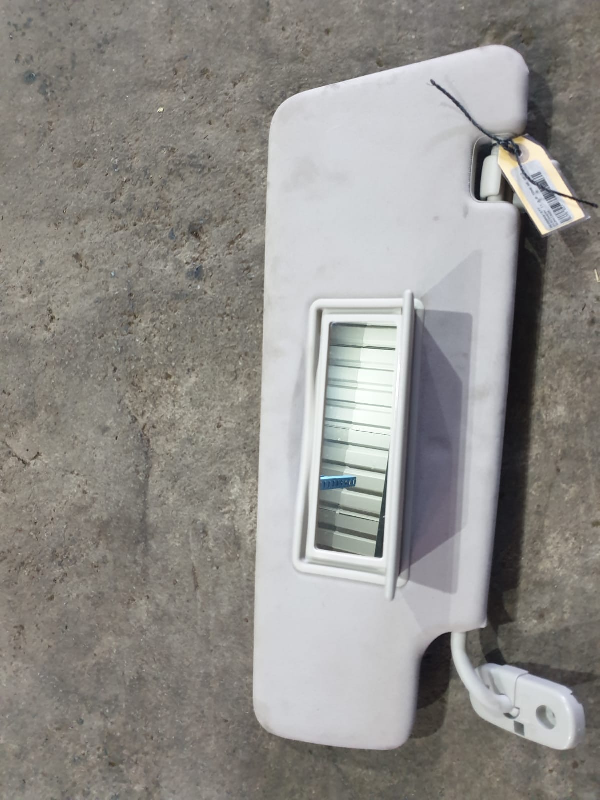 2010 Discovery 4 3.0 TDV6 SE Sun Visor For Sale 2010 Discovery 4 3.0 TDV6 SE Sun Visor For Sale