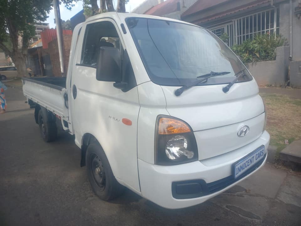 2015 HYUNDAI H100 BAKKIE 2.6 DIESEL, MANUAL, WHITE COLOR, MILEAGE 86000KMS