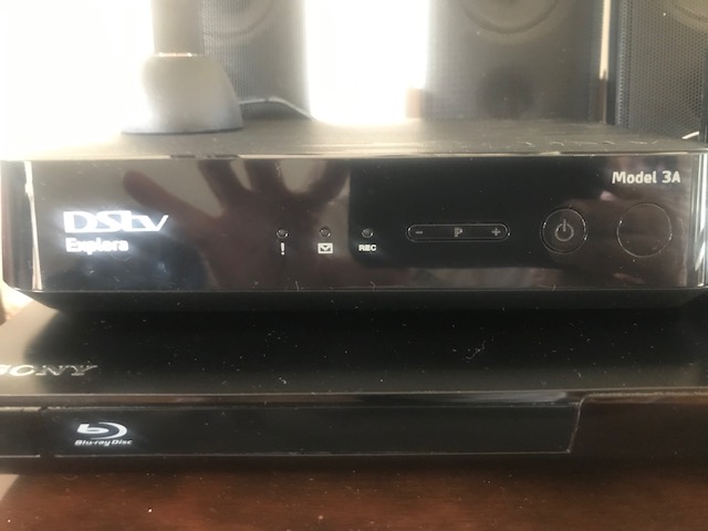 Sony Blu Ray/DVD Player & DSTV Explorer 3a with 5 speakers and 1 sub woofer