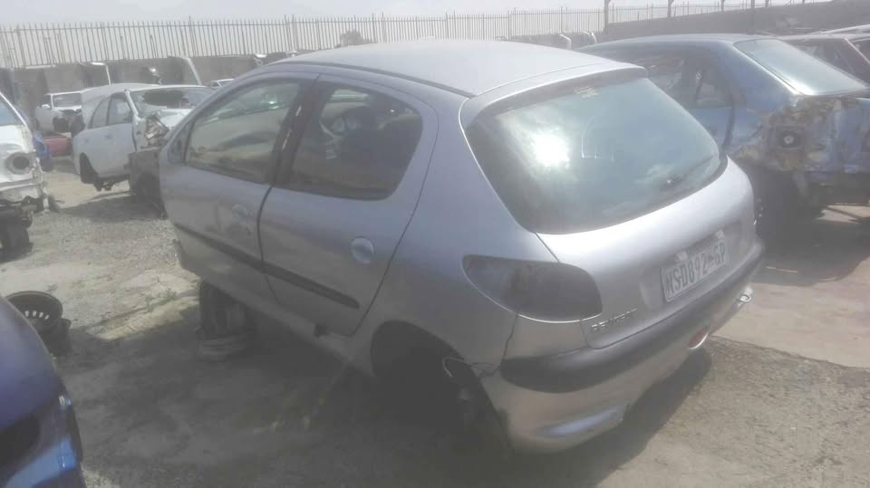 Peugeot 206 stripping for spares - Private Seller