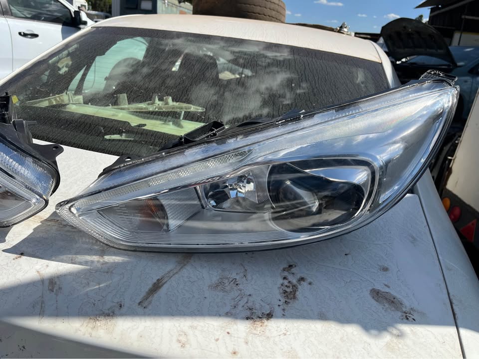 ford focus xenon headlights for sale - Private Seller ford focus xenon headlights for sale - Private Seller