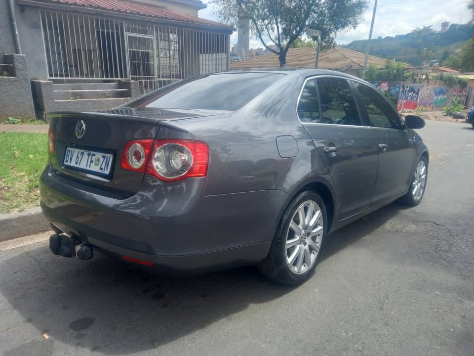 2011 VW Jetta 5 TSI 1.4 Manual, Grey, 98000kms,Leather Seats, Sunroof.