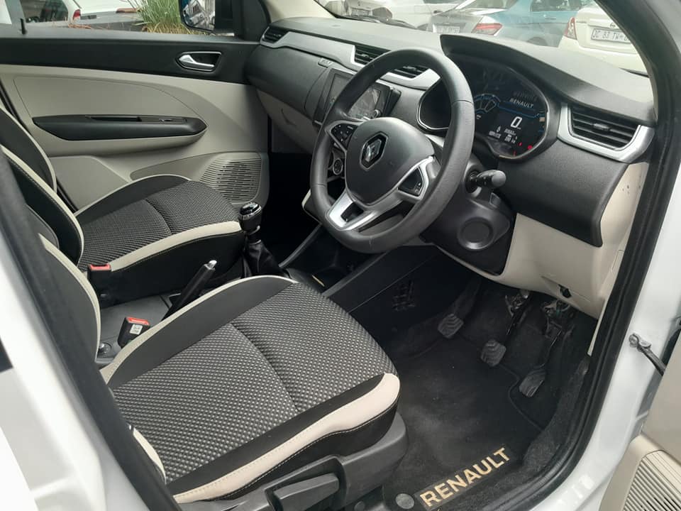 2023 RENAULT TRIBER  1.0 PRESTIGE  MANUAL