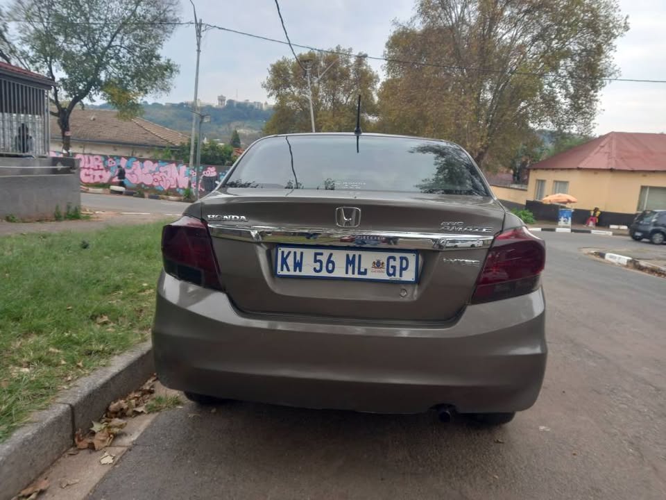 2016 Honda Brio Amaze 1.2 IVTEC Petrol, Manual, Brown 85000kms