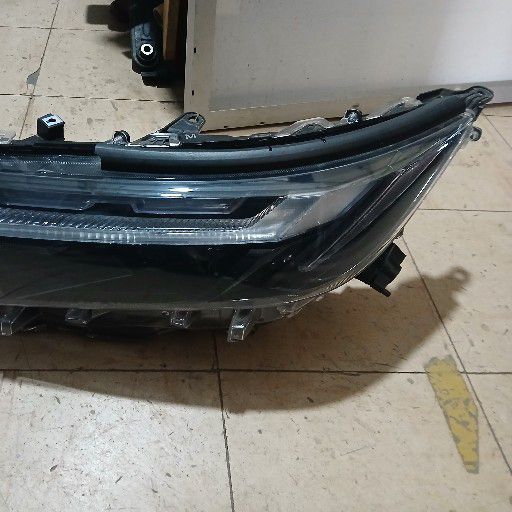Toyota rav4 headlight - Private Seller Toyota rav4 headlight - Private Seller