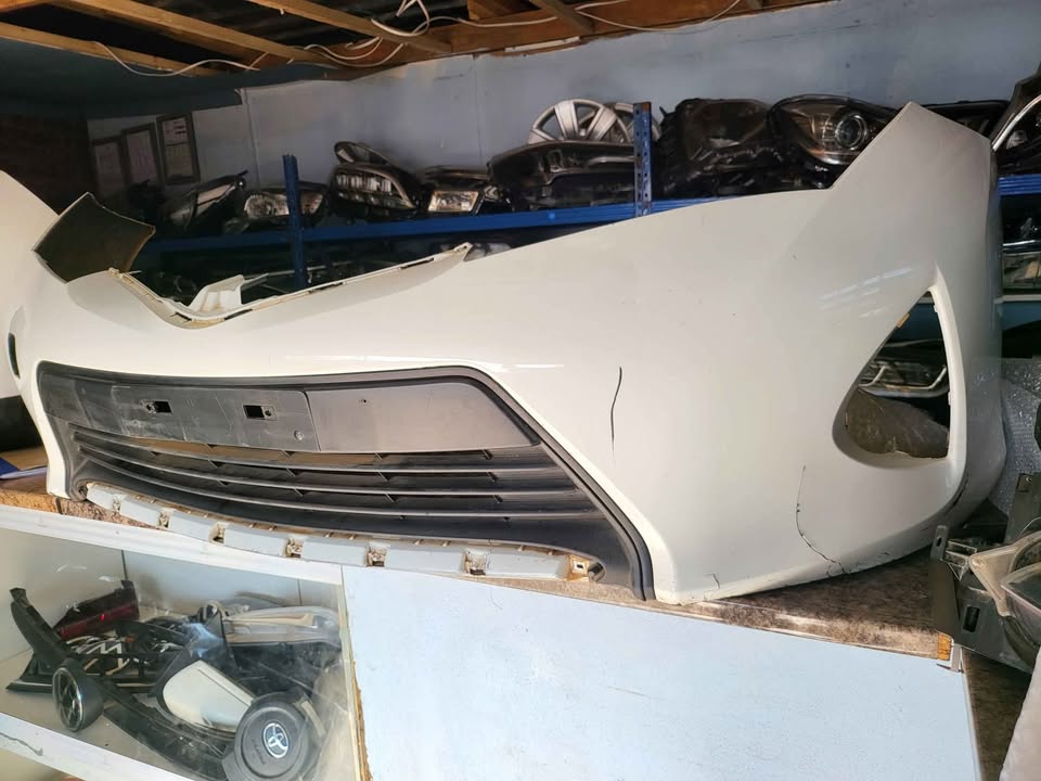 2014 Toyota Auris front bumper and center grill for sale - Private Seller