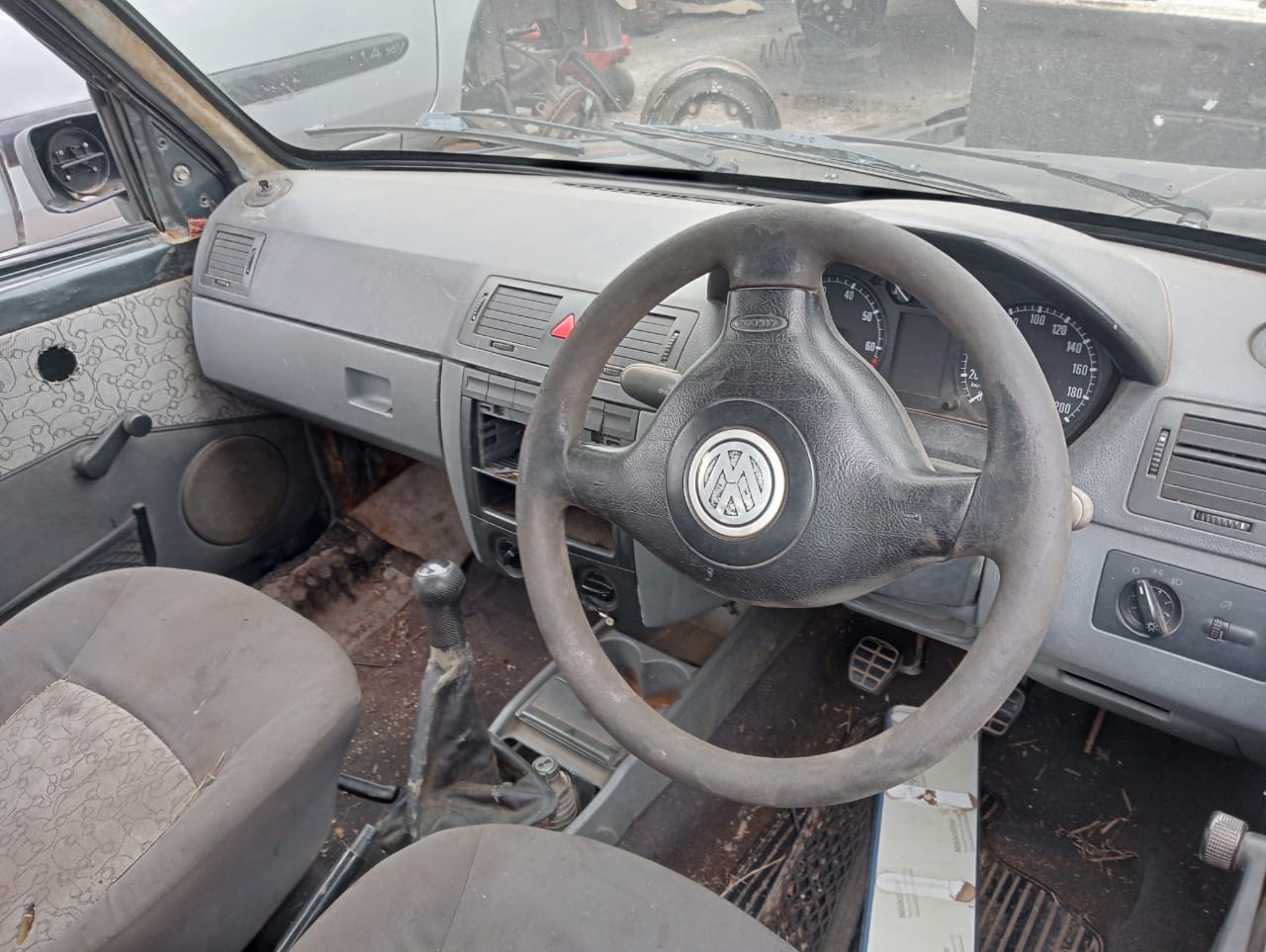 2005 VW Golf 1 1.4i - Stripping for Spares.