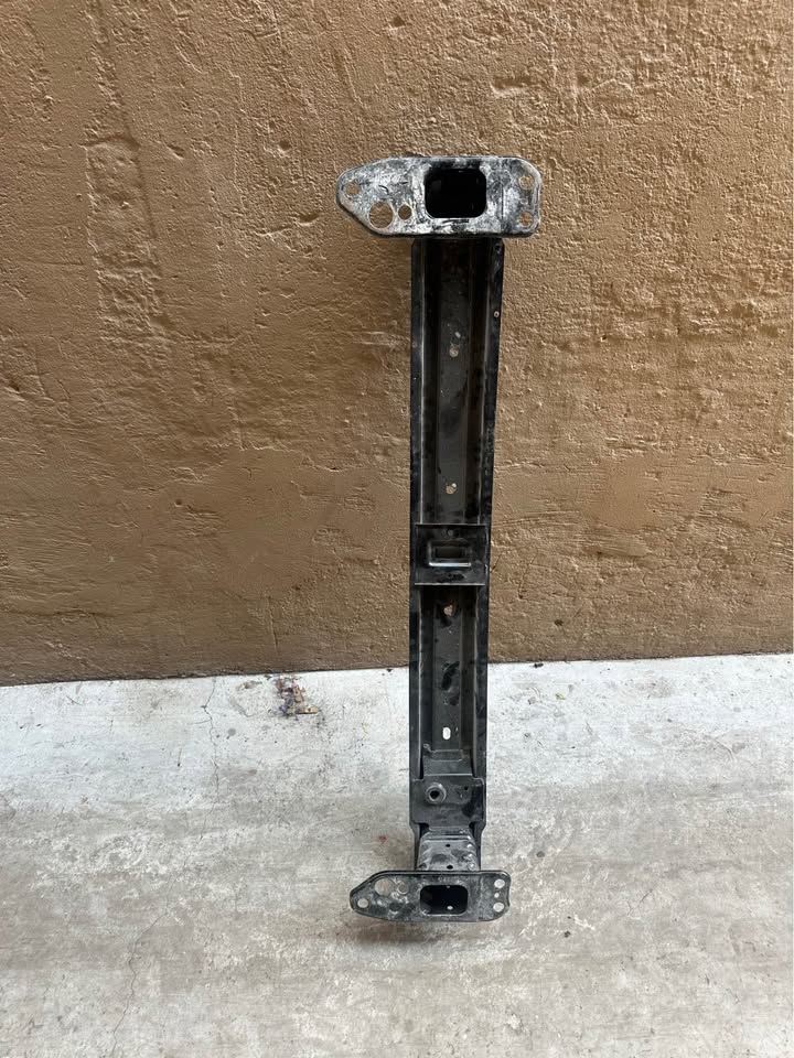 Hyundai stifner front bumper reinforcement - Private Seller Hyundai stifner front bumper reinforcement - Private Seller