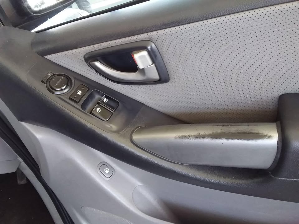 2015 model Hyundai H-1 9-seater automatic