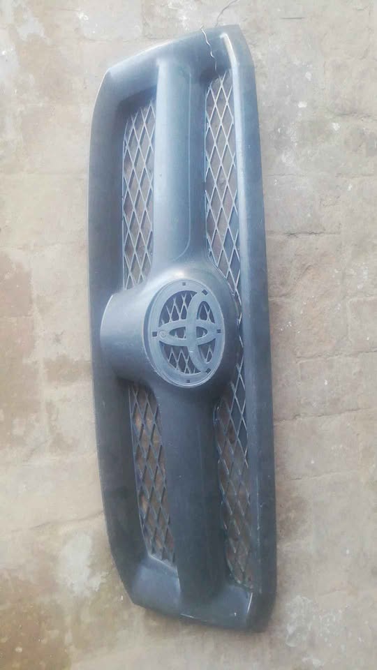 TOYOTA HILUX 2005-2011 FRONT BUMPER GRILL FOR SALE DELIVERY AVAILABLE COUNTRY WIDE - Private Seller TOYOTA HILUX 2005-2011 FRONT BUMPER GRILL FOR SALE DELIVERY AVAILABLE COUNTRY WIDE - Private Seller