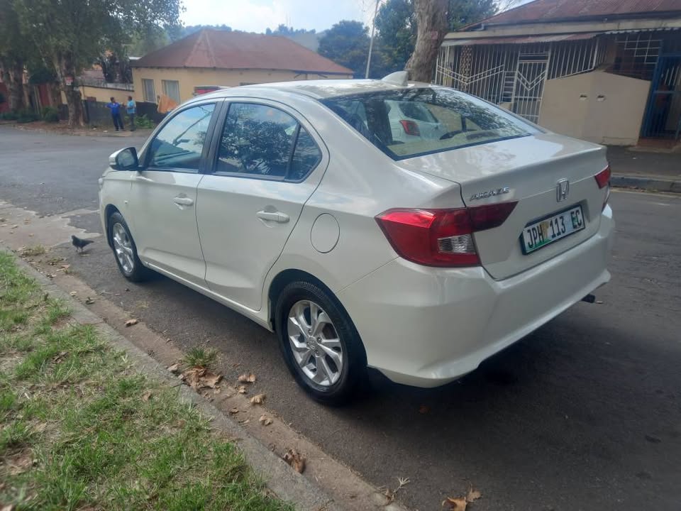 2020 Honda Amaze 1.2 Petrol, Manual, White,. Leather seat Service book