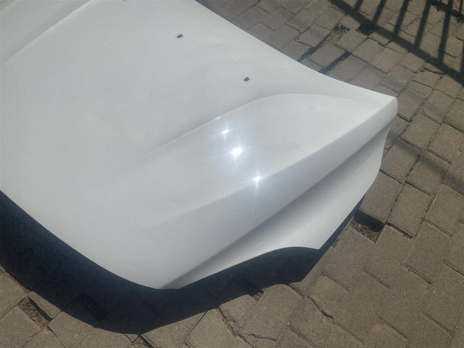 2017 VOLVO V40 ALUMINIUM BONNET HOOD FOR SALE. IN EXCELLENT CONDITION - Private Seller