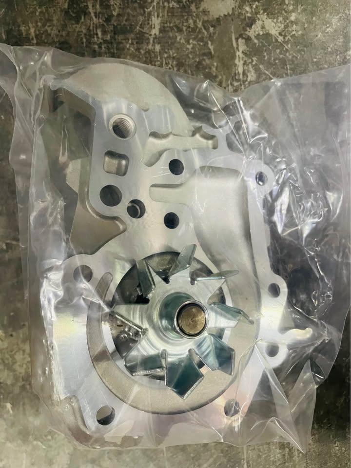 Renault clio 1.4 NP200 Water pump - Private Seller Renault clio 1.4 NP200 Water pump - Private Seller
