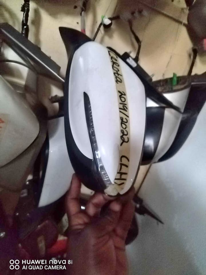 HYUNDAI CERATO LEFT SIDE MIRROR - Private Seller HYUNDAI CERATO LEFT SIDE MIRROR - Private Seller
