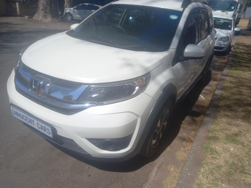 2017 HONDA BRV 1.5 ENGINE PETROL, AUTOMATIC, MILEAGE 110000KMS, WHITE COLOR 7SEATER.