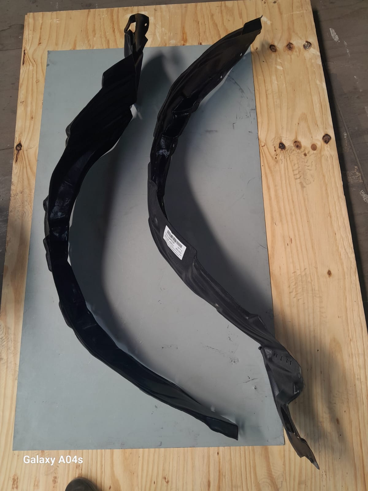 TOYOTA RUNX BOTH SIDES FRONT FENDER LINERS FOR SALE - Private Seller