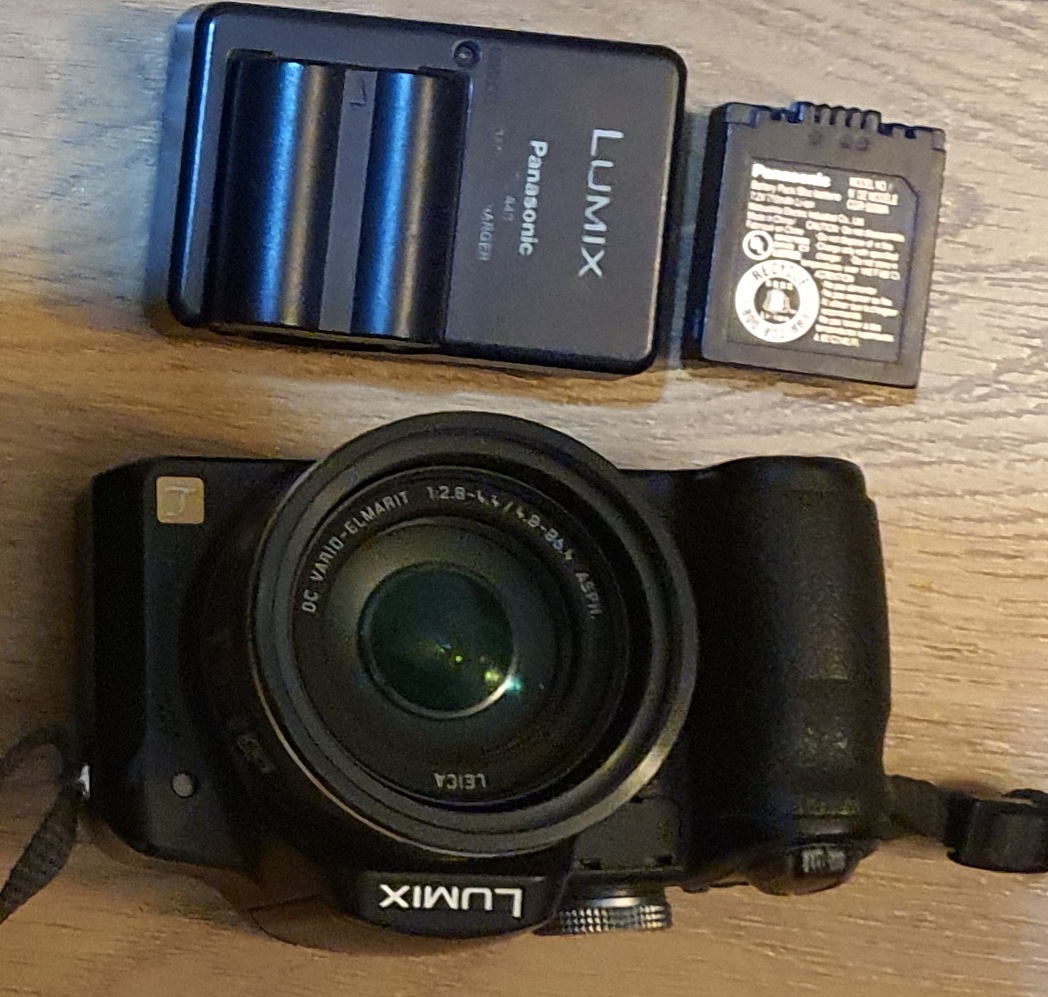 Panasonic Lumix DMC-FZ28 with extra Battry Panasonic Lumix DMC-FZ28 with extra Battry