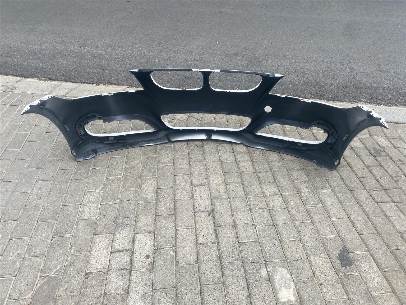 2011 BMW 3 SERIES E90 FRONT BUMPER FOR SALE. IN EXCELLENT CONDITION - Private Seller