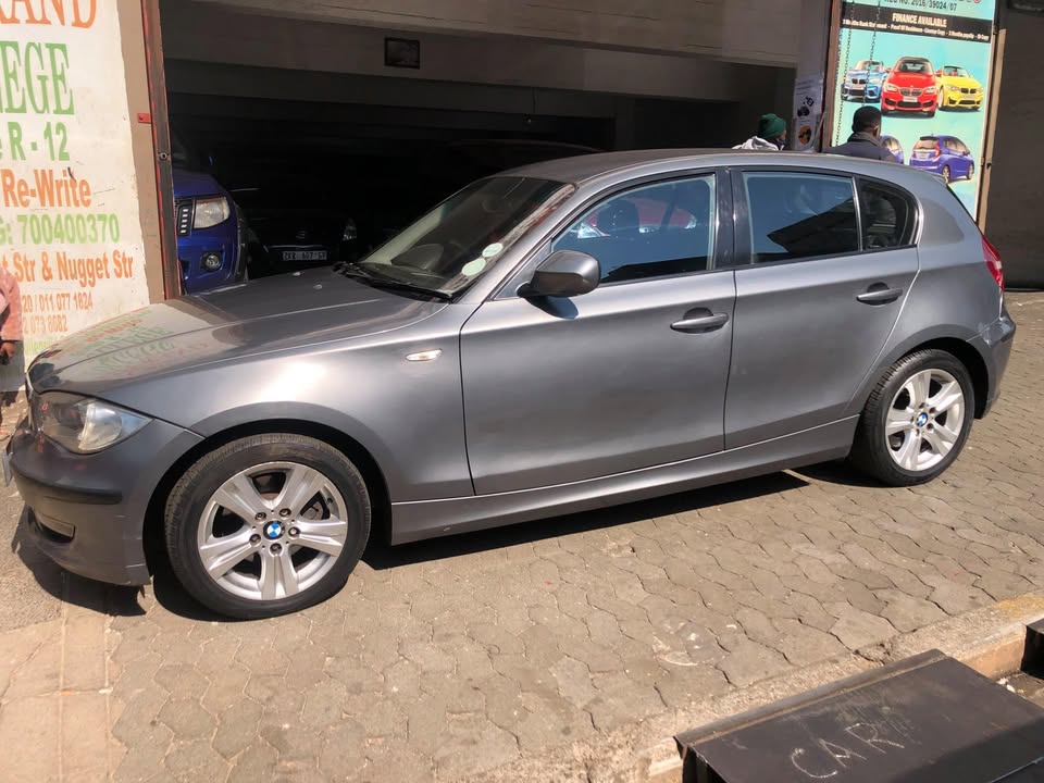 2010 BMW  118i
