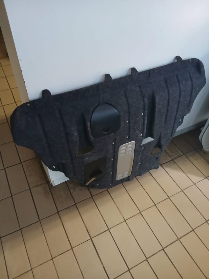 2018 JEEP CHEROKEE ENGINE SPLASH SHIELD ENGINE UNDER COVER  FOR SALE - Private Seller