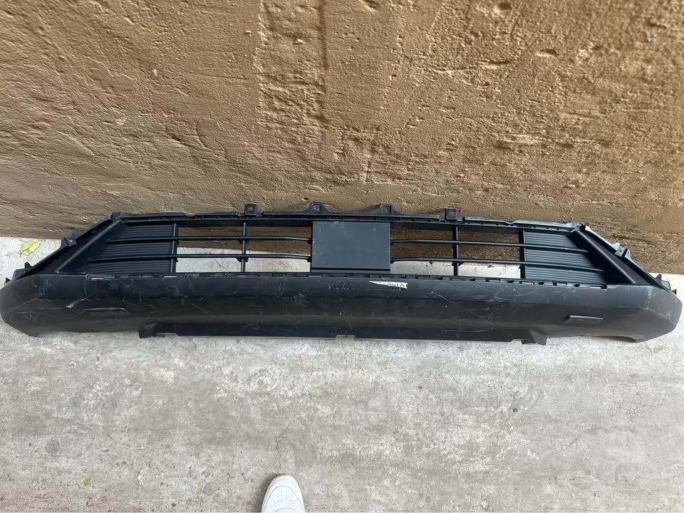Chery exeed RX T22 lower bumper grille - Private Seller Chery exeed RX T22 lower bumper grille - Private Seller