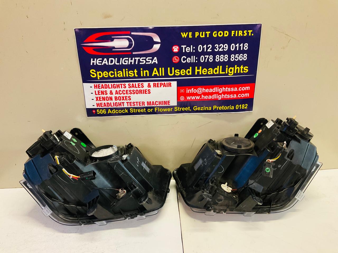 Mahindra left & right side headlight with indicator - Private Seller Mahindra left & right side headlight with indicator - Private Seller
