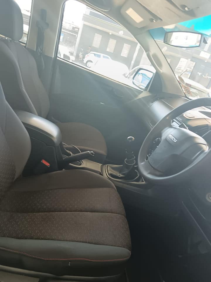 2019 ISUZU KB 250 DMAX DOUBLE CAB 4X2 MANUAL