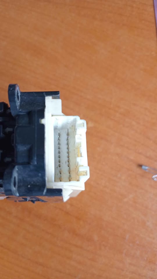 2005 Toyota Prado 120 series main window switch for sale WhatsApp or cell - Private Seller 2005 Toyota Prado 120 series main window switch for sale WhatsApp or cell - Private Seller