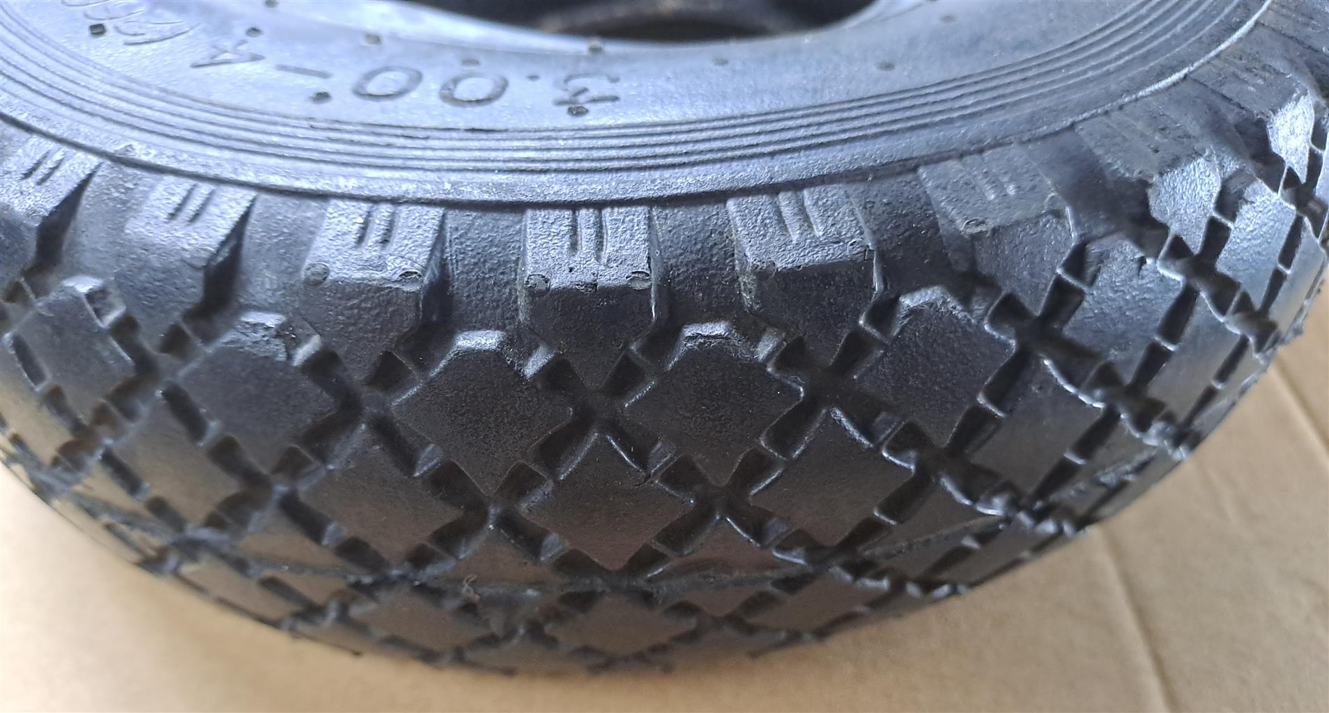 Tyre 3.00 - 4 (260x85). Liad 300 LBS (136kg) at 30P.S.I. Cold. Suitable for quad