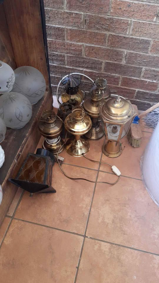 *ANTIQUE OIL LAMPS* Do you have an antique oil lamp without the lamp shade. Maybe I can help.