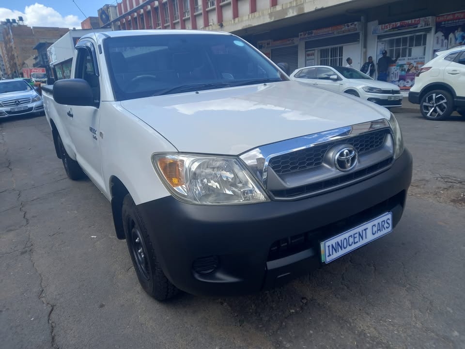 2007 TOYOTA HILUX 2.5 DIESEL, SINGLE CAB, WHITE COLOUR, 105000KM