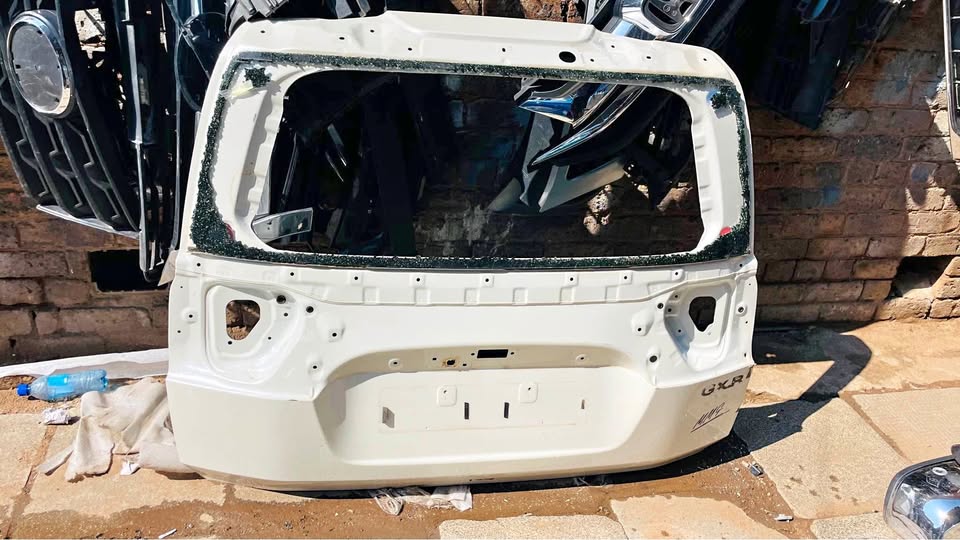 Toyota Land Cruiser GXR tailgate - Private Seller Toyota Land Cruiser GXR tailgate - Private Seller