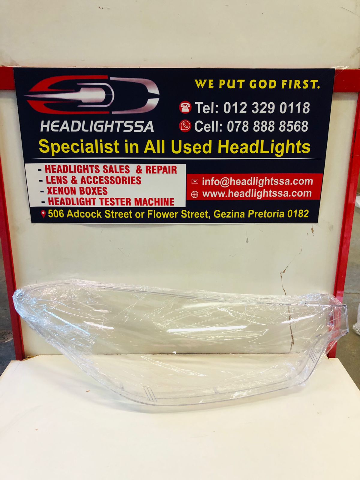 Kia Cerato right side headlight lens - Private Seller Kia Cerato right side headlight lens - Private Seller