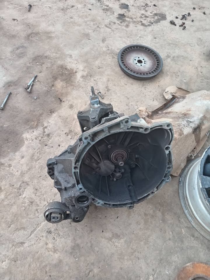 Various Gearboxes For Sale Nissan Xtrail Mitsubishi Pajero Fiat Punto Daewoo Matiz Qashqai Bmw - Private Seller