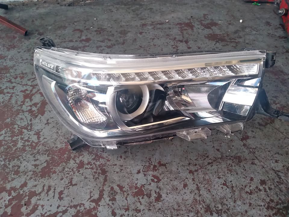 Toyota Hilux GD-6 50 front light led - Private Seller Toyota Hilux GD-6 50 front light led - Private Seller