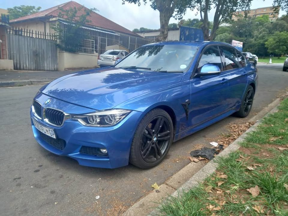2019 BMW 318i F30 MSPORT Petrol, AUTOMATIC, BLUE, SUNROOF, 100000kms, 200K Spare key.