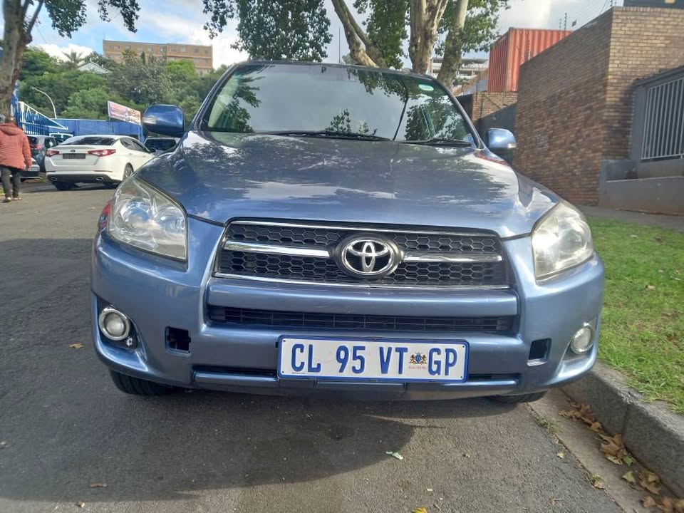 2010 TOYOTA RAV4 2.0 D4D Diesel, Manual. . Leather seats. Call Innocent . Blue Color,