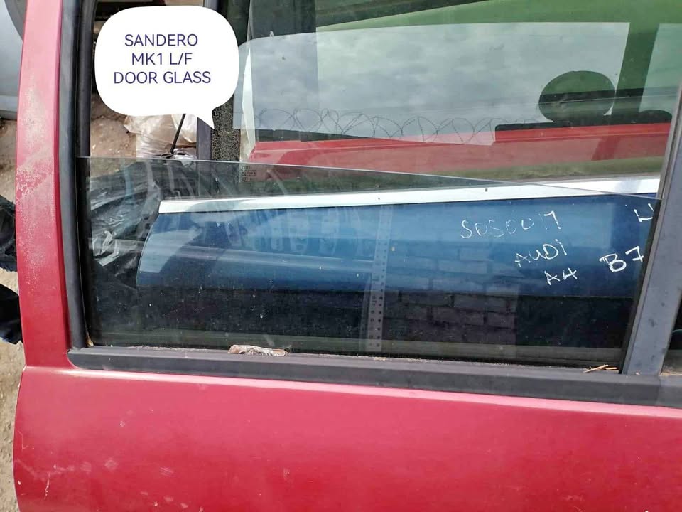 RENAULT SANDERO MK1 L/F WINDOW GLASS - Private Seller RENAULT SANDERO MK1 L/F WINDOW GLASS - Private Seller
