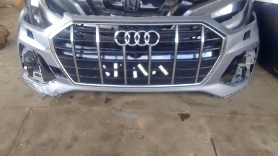 Audi Q5 bumper 2023 - Private Seller Audi Q5 bumper 2023 - Private Seller