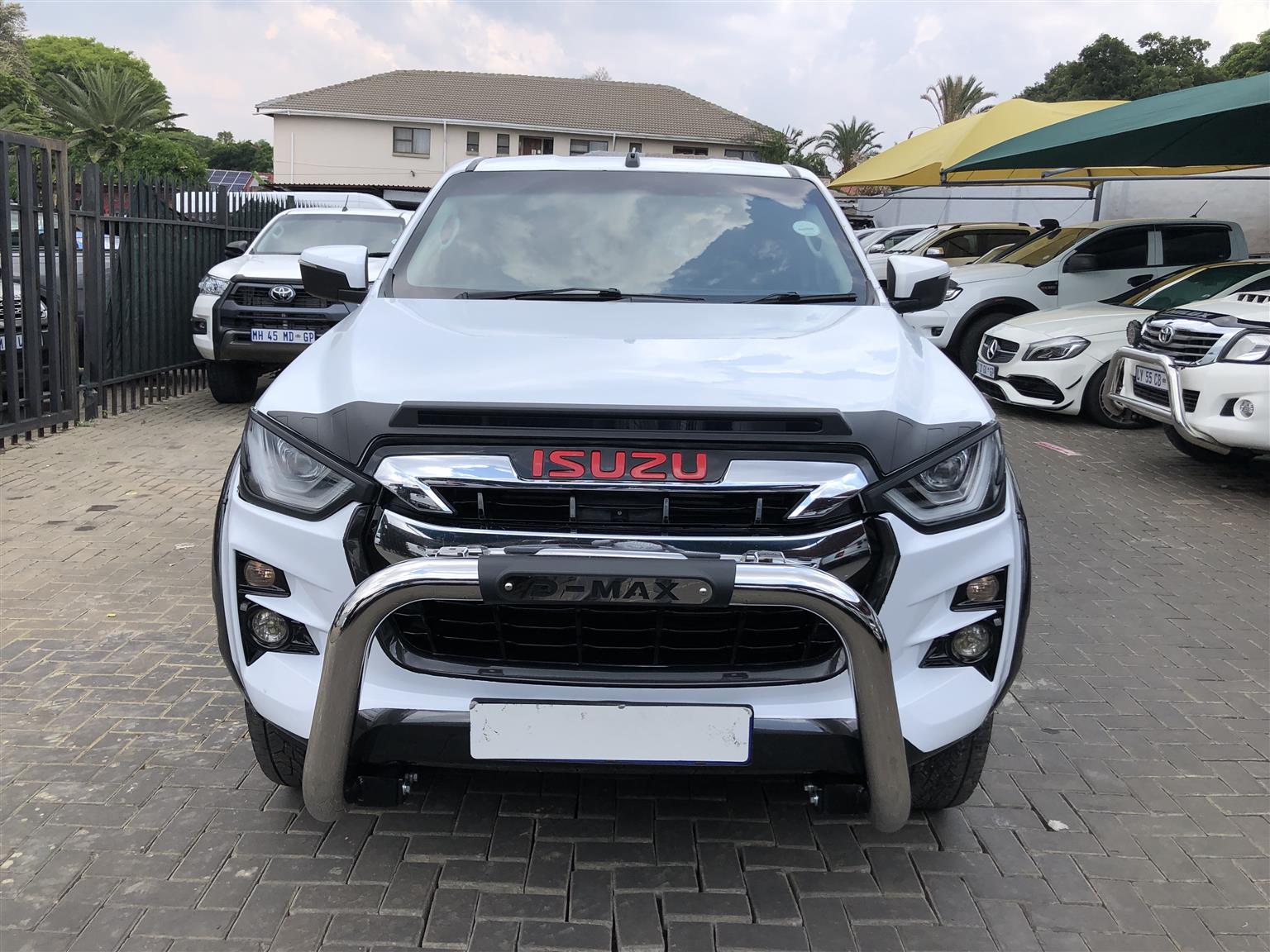 Used 2023 Isuzu D-Max 300 3.0TD double cab X-Rider - Private Seller Used 2023 Isuzu D-Max 300 3.0TD double cab X-Rider - Private Seller