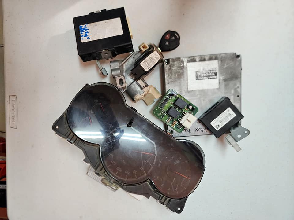 Toyota Hilux 3.0 D-4D 4X4 Complete Lockset 1KDA For Sale Good Condition! - Private Seller Toyota Hilux 3.0 D-4D 4X4 Complete Lockset 1KDA For Sale Good Condition! - Private Seller