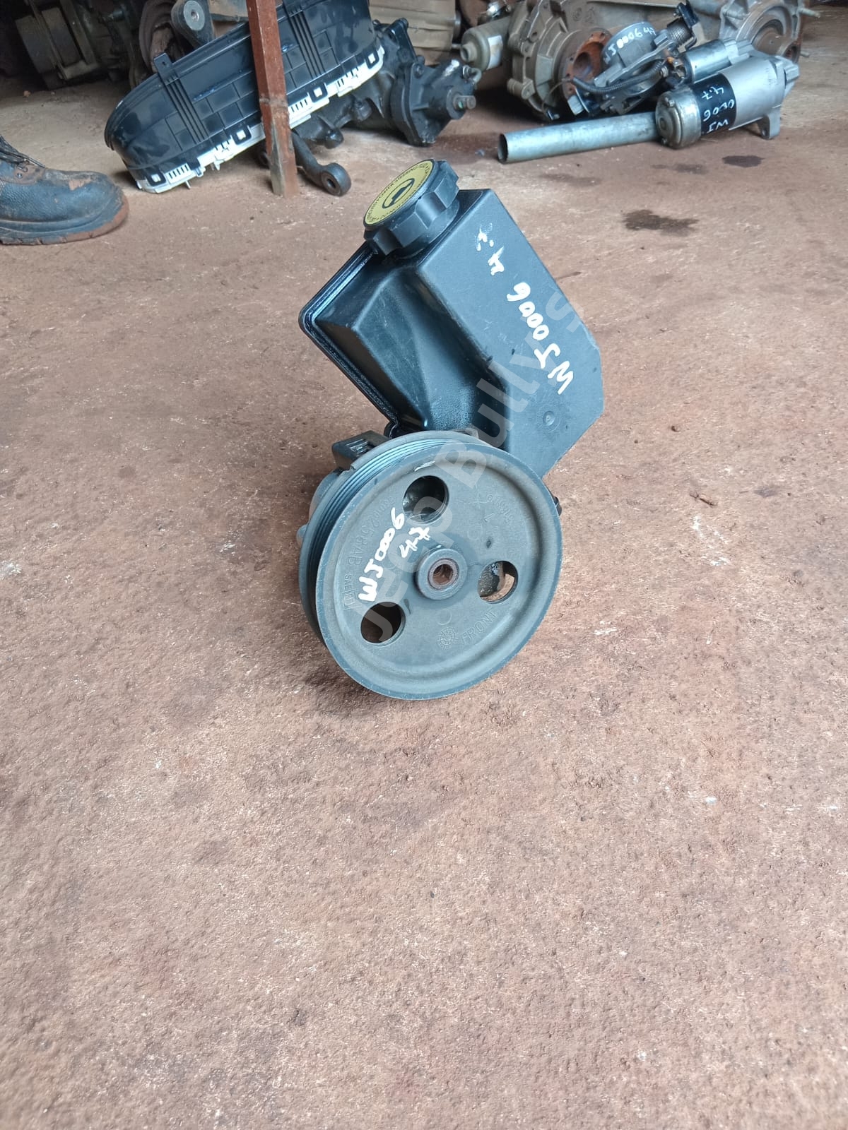 Jeep Grand Cherokee WJ (STRIPPED) Power Steering Pump - Jeep Parts - Private Seller Jeep Grand Cherokee WJ (STRIPPED) Power Steering Pump - Jeep Parts - Private Seller