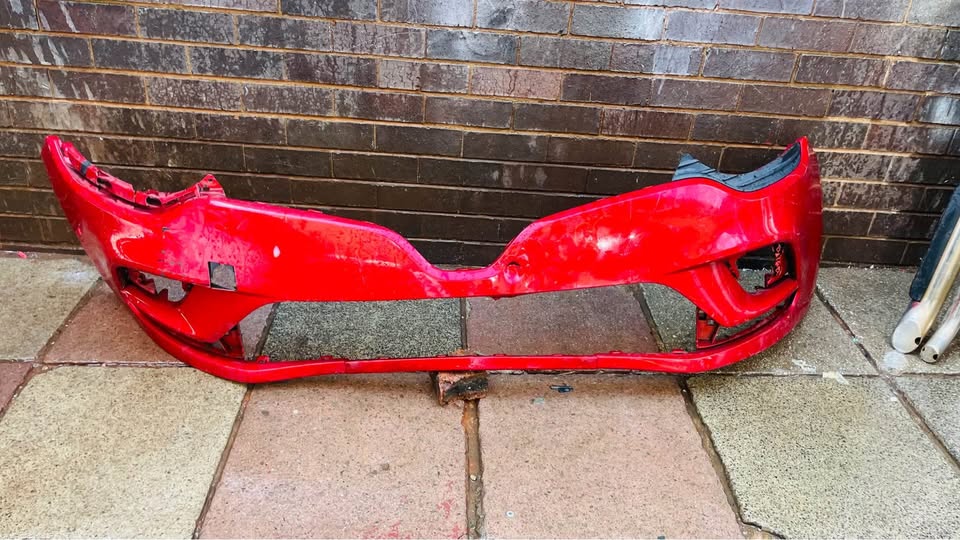 Renault Clio 4 bumper - Private Seller Renault Clio 4 bumper - Private Seller