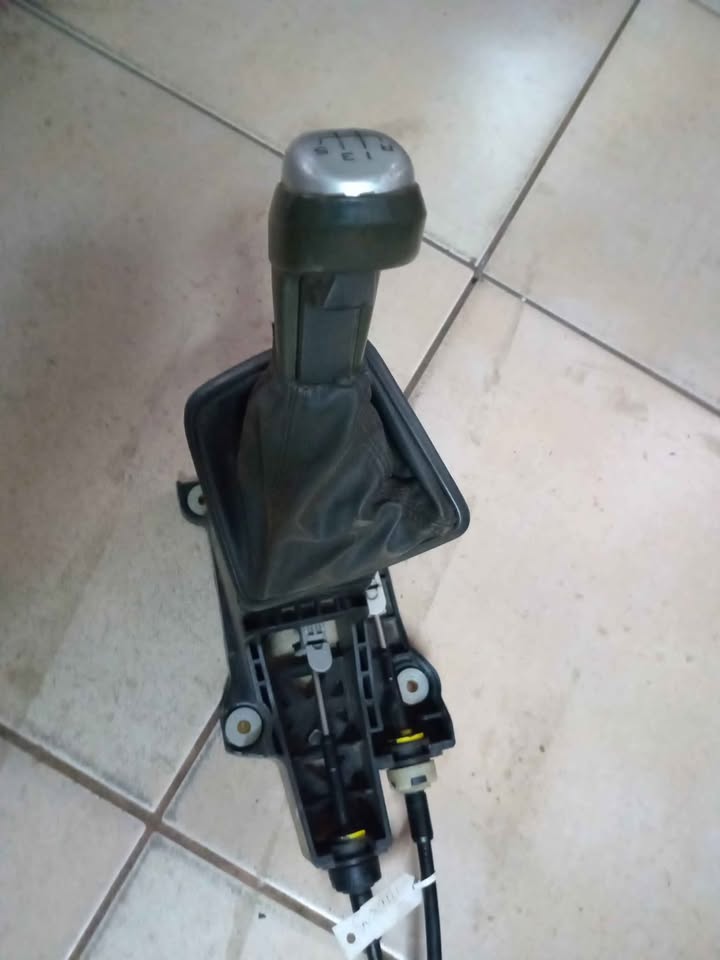 2016 Chevrolet utility bakkie gear liver with cables for sale @ circle 7 used parts - Private Seller