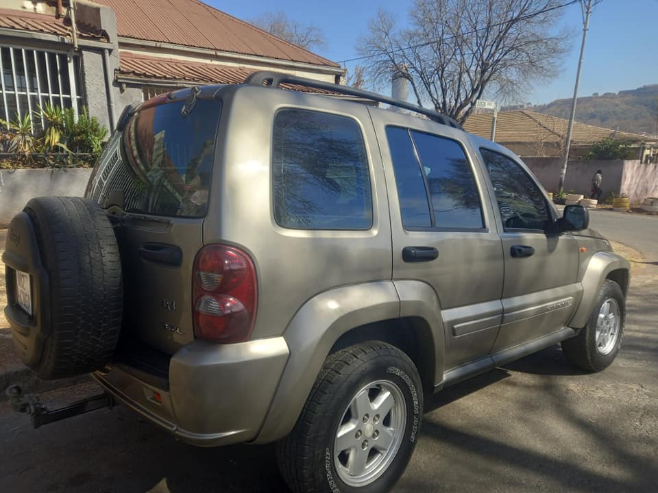 2008 JEEP CHEROKEE SPORT 3.7L ENGINE PETROL, AUTOMATIC 4X4, GREY COLOR, MILEAGE 176000KMS,