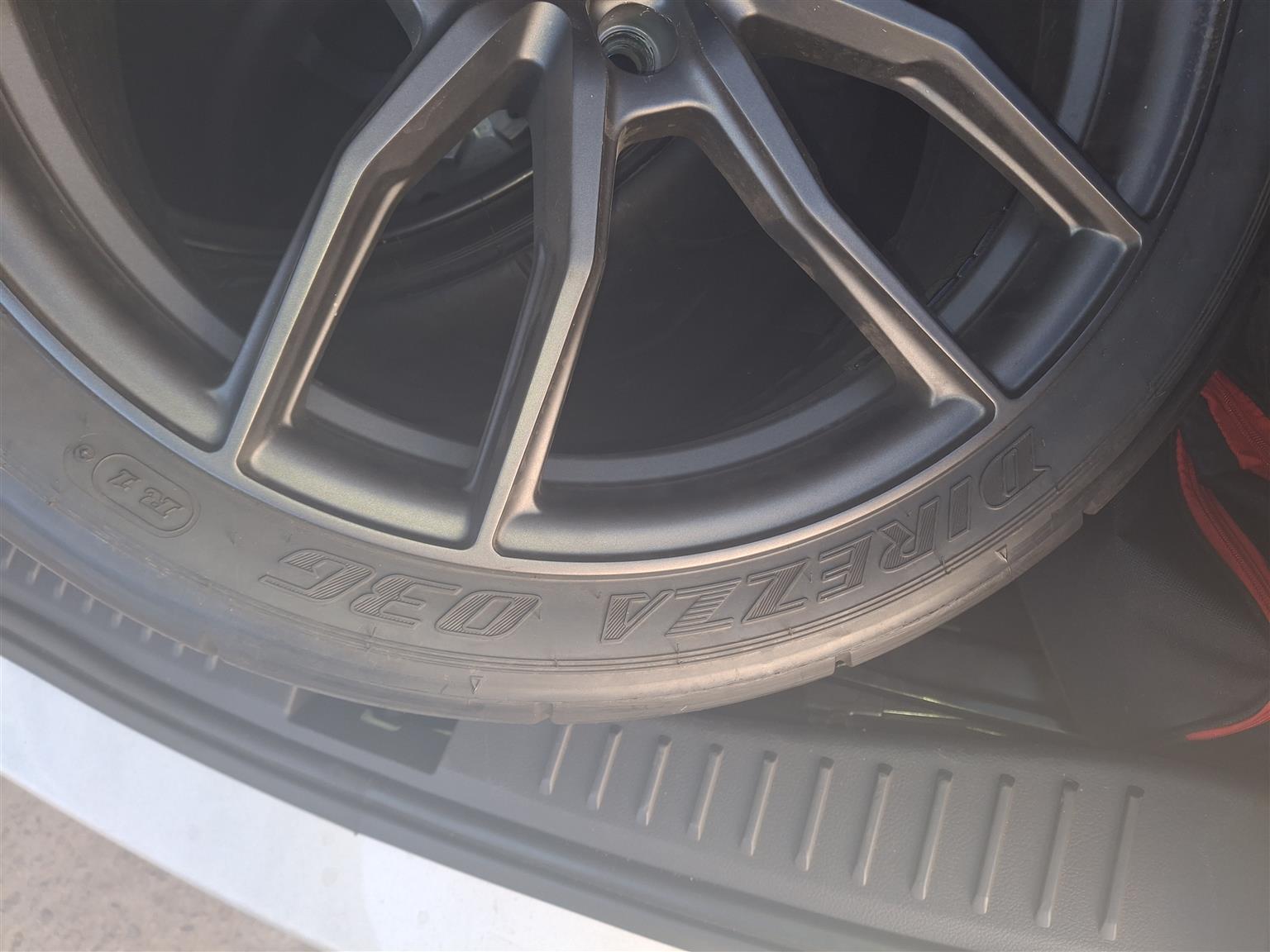 Dunlop 235/40/18 semi slick - Private Seller