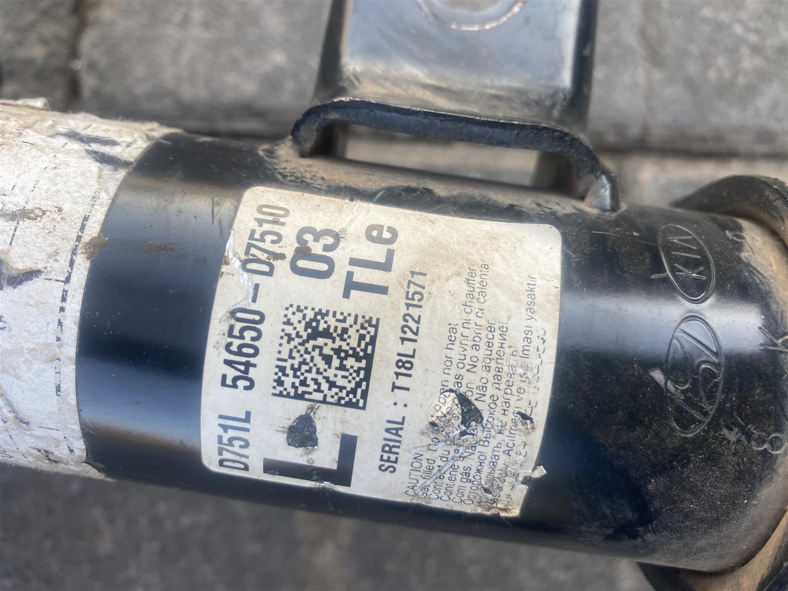 2020 HYUNDAI TUCSON SHOCK ABSORBER LEFT SIDE FOR SALE. IN PRISTINE CONDITION - Private Seller