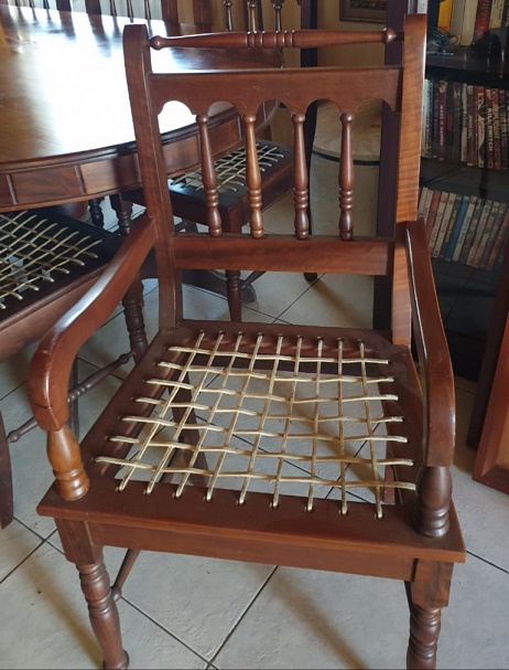 VOLKWYN 1900'S DINNING ROOM SET. 1 TABLE 8 X CHAIRS AND 2 CARVERS VOLKWYN 1900'S DINNING ROOM SET. 1 TABLE 8 X CHAIRS AND 2 CARVERS