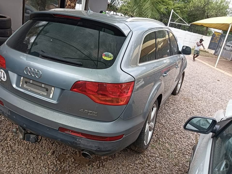 Audi Q7 4.2 stripping for parts on sale Call: or WhatsApp : - Private Seller